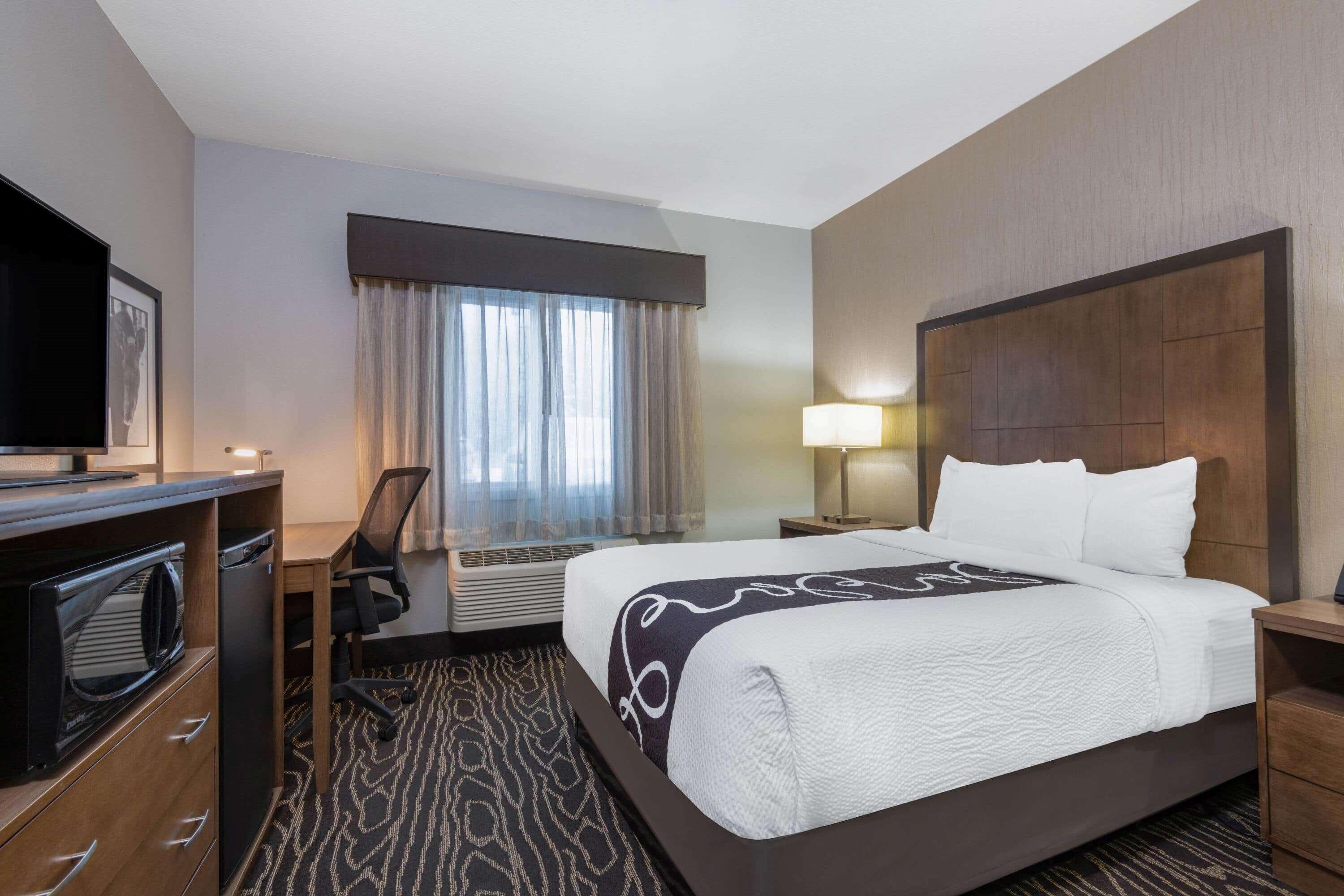 Отель La Quinta By Wyndham Fairbanks Airport Экстерьер фото