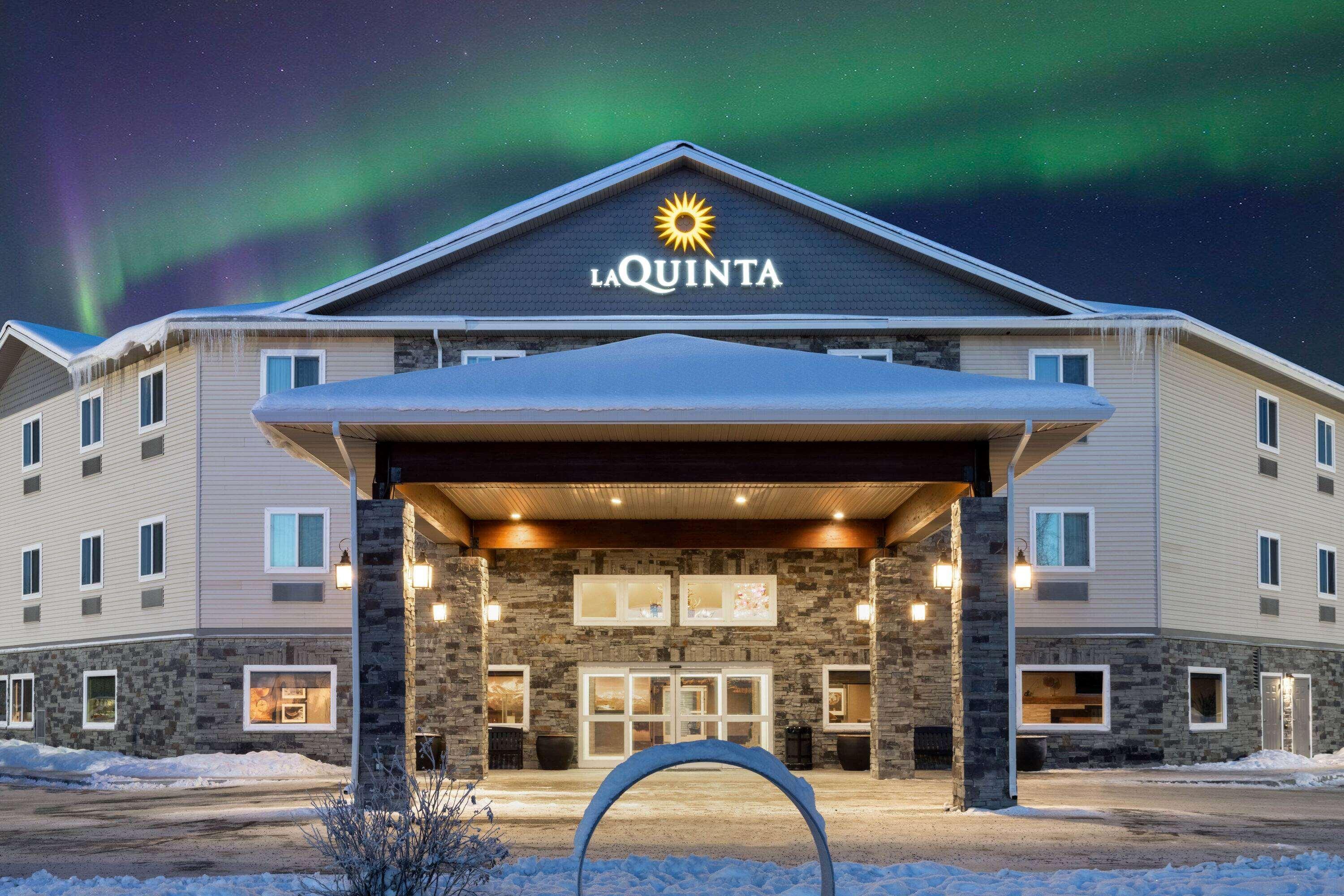 Отель La Quinta By Wyndham Fairbanks Airport Экстерьер фото