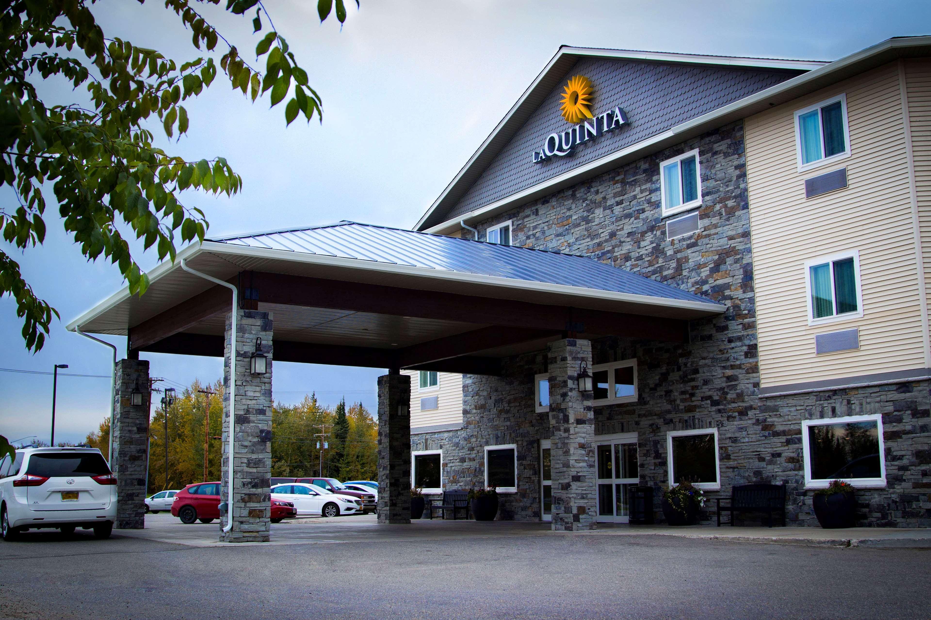 Отель La Quinta By Wyndham Fairbanks Airport Экстерьер фото