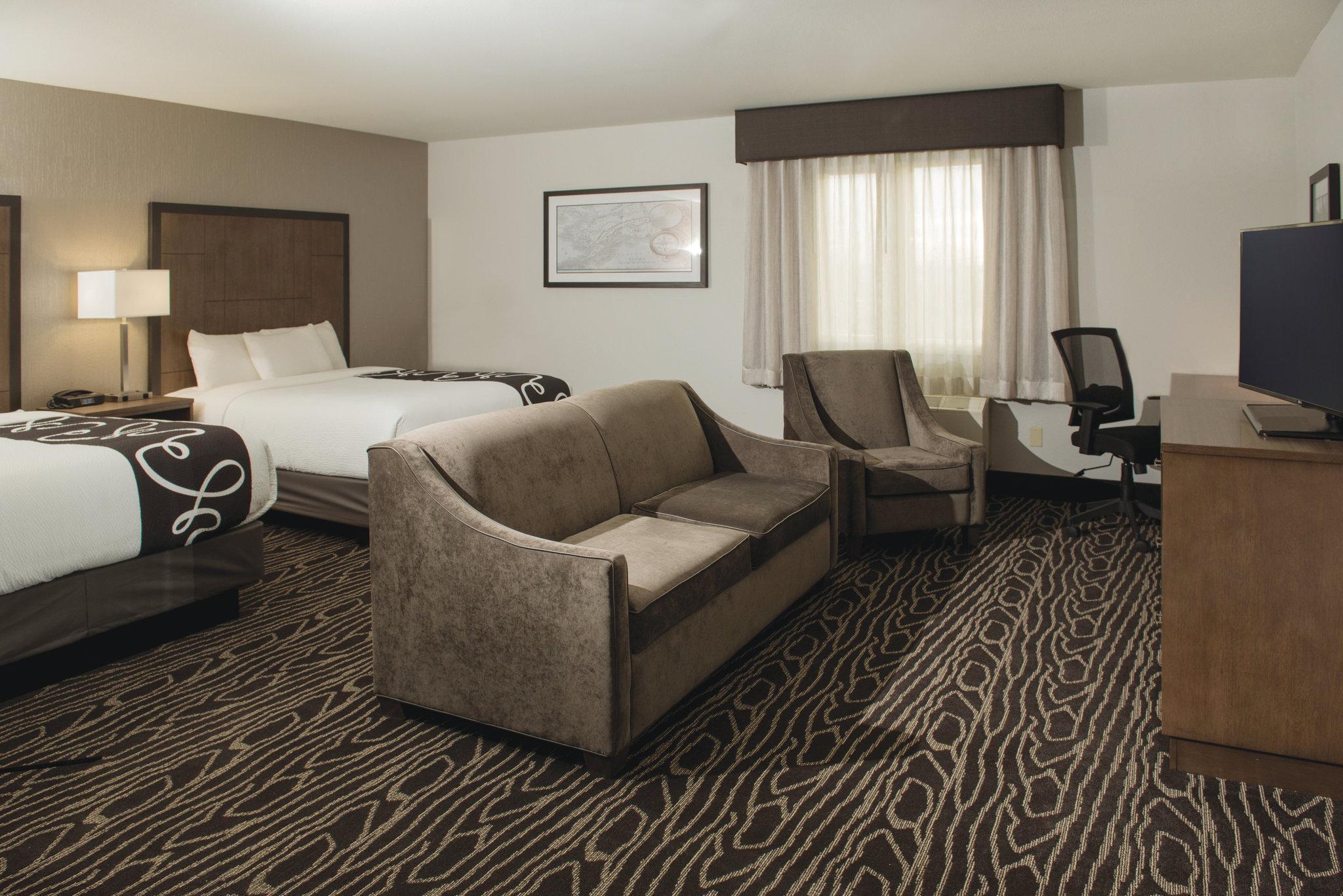 Отель La Quinta By Wyndham Fairbanks Airport Экстерьер фото