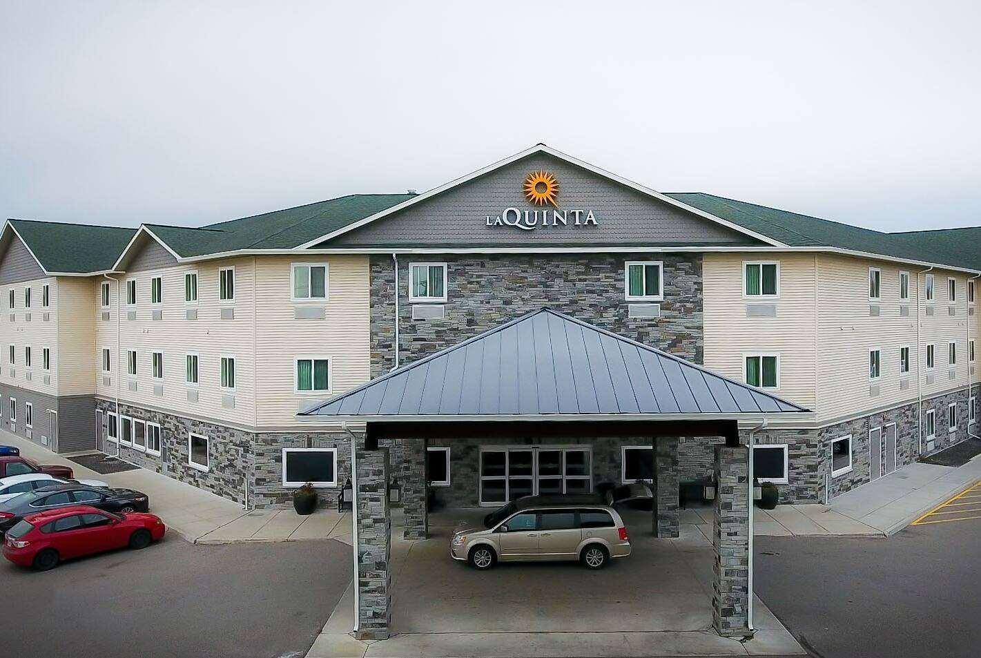 Отель La Quinta By Wyndham Fairbanks Airport Экстерьер фото