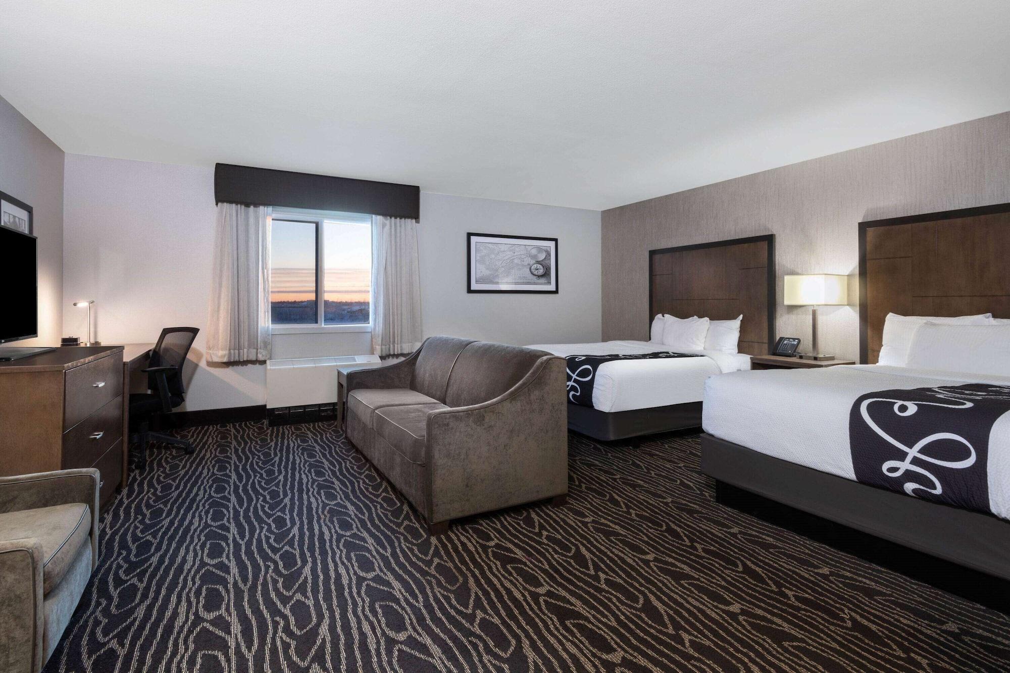 Отель La Quinta By Wyndham Fairbanks Airport Экстерьер фото