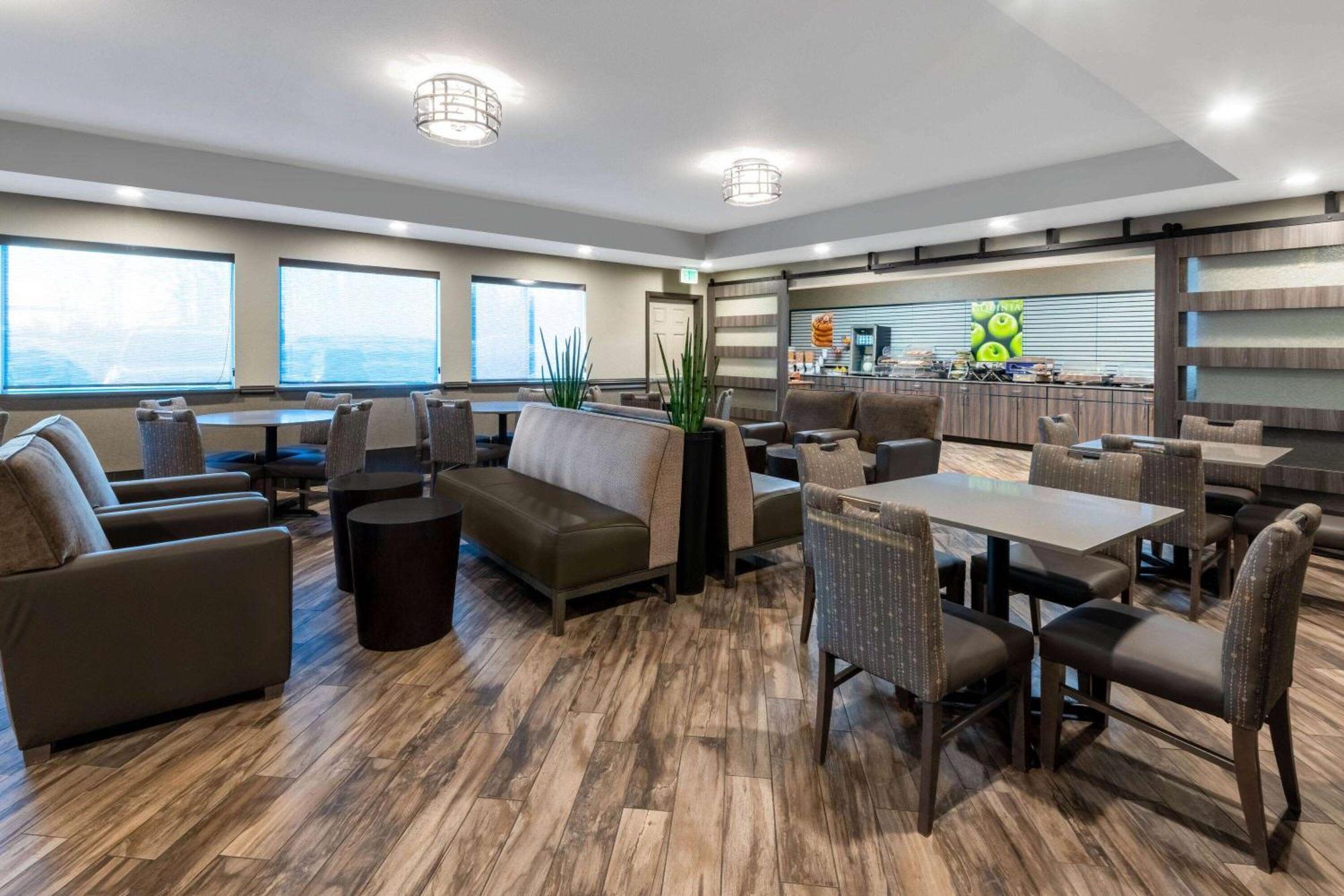 Отель La Quinta By Wyndham Fairbanks Airport Экстерьер фото